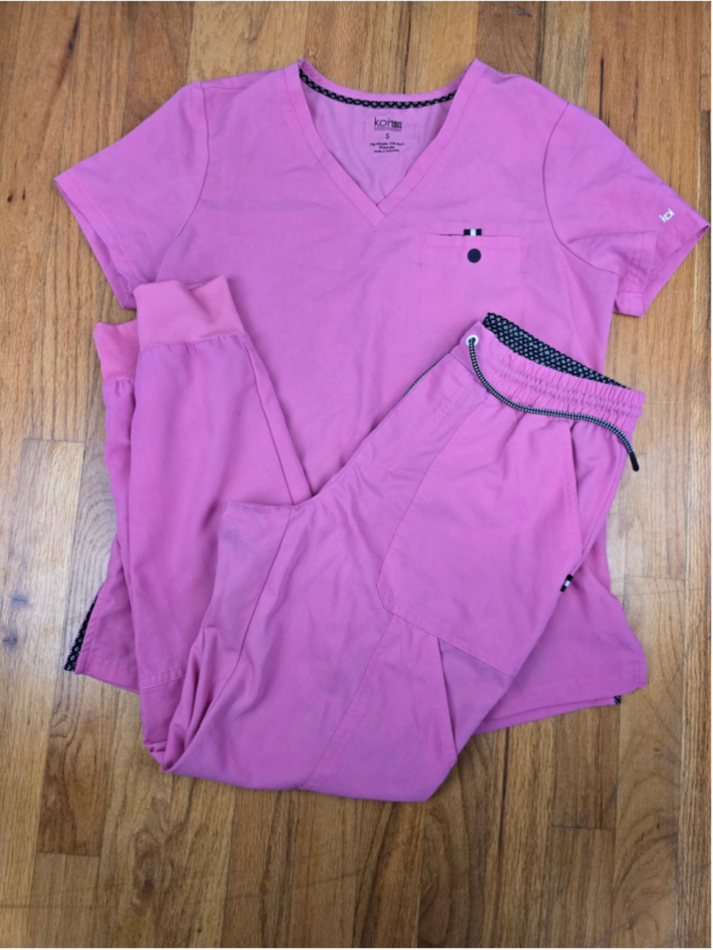 Women's Koi Scrub Set Size S Pink and Black